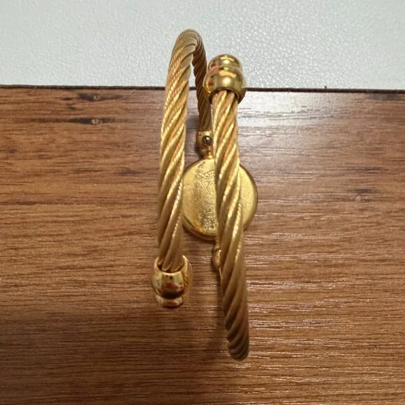 100% Authentic Vintage Mother of Pearl Gucci Watch - Picture 3 of 5